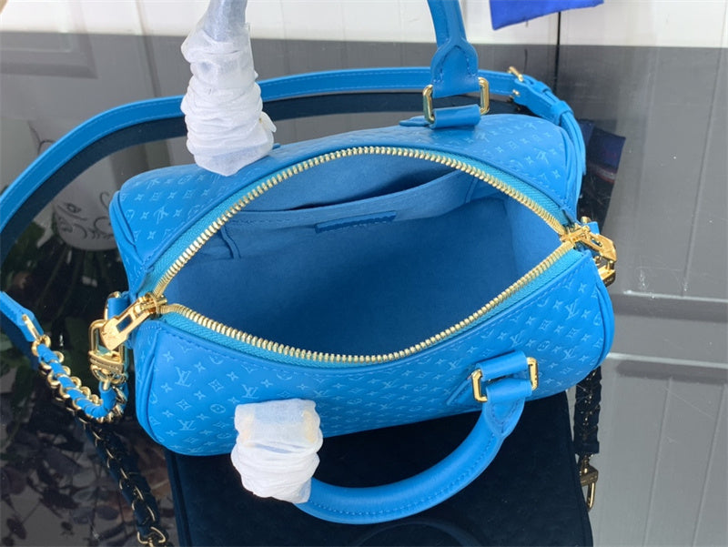  refined carryall bag detail view showing craftsmanship 20