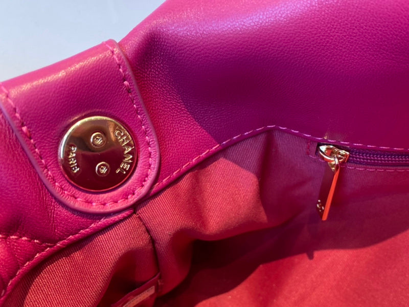  women's handbag, spacious design, view 2