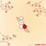 Side view of Van Cleef & Arpels unisex jewelry piece