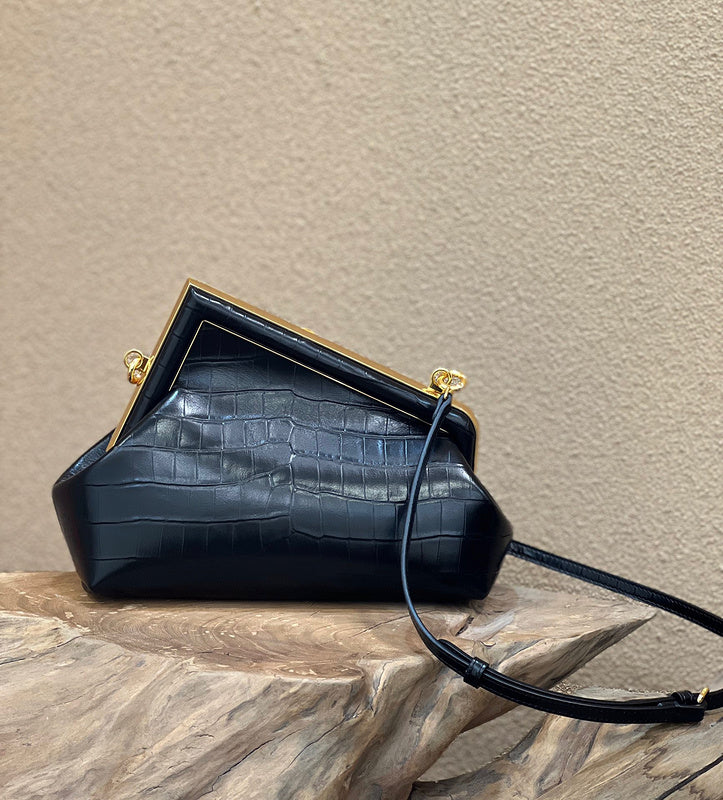 Ziva's Charm handbag – close-up view (26cm*9.5cm*18cm)