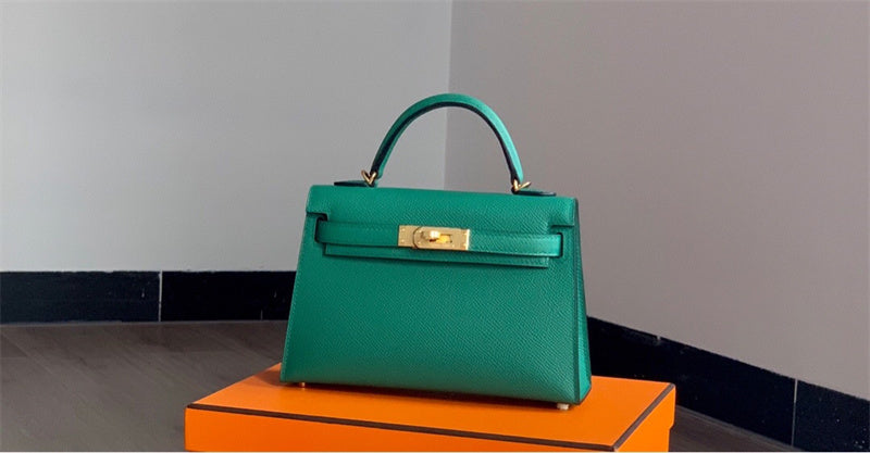  Refined shopper bag front view