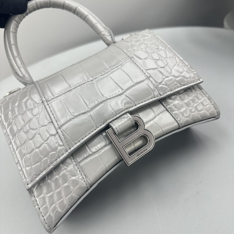 Zivas Charm Understated Luxury Statement Handbag (Everyday Luxury Essential) – Front View