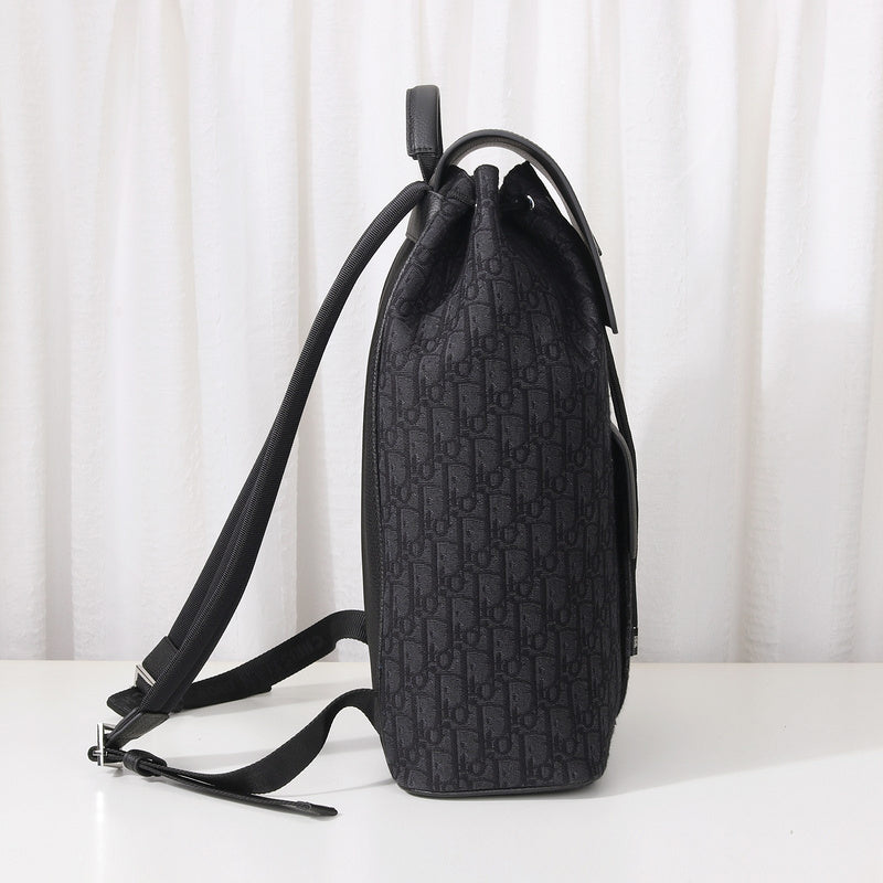 Styled lifestyle shot of premium everyday-luxe women's handbag – women's luxury accessory