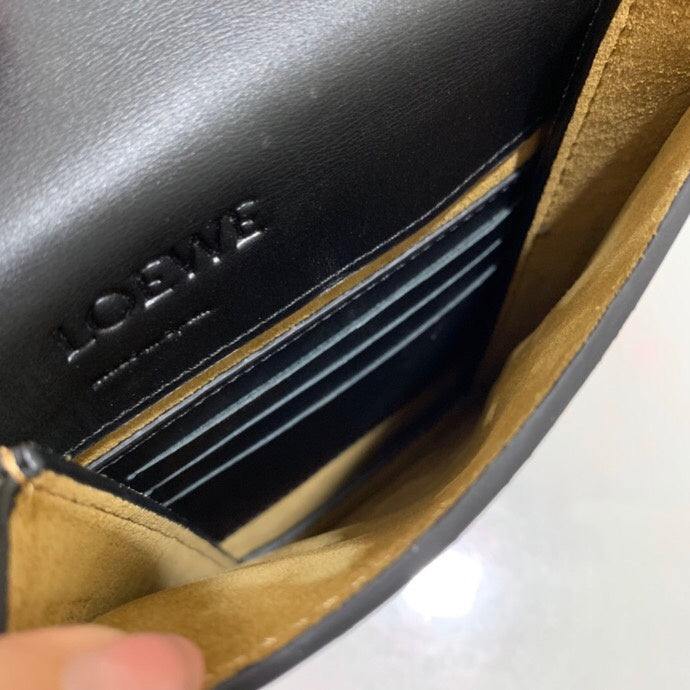 Ziva's Charm handbag – close-up view (13cm*3cm*18cm)