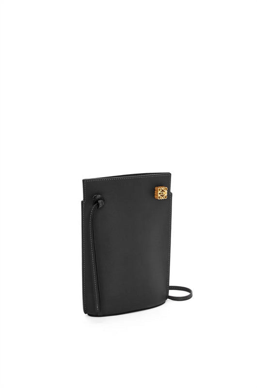 Ziva's Charm handbag – close-up view (21cm*15cm*5cm)
