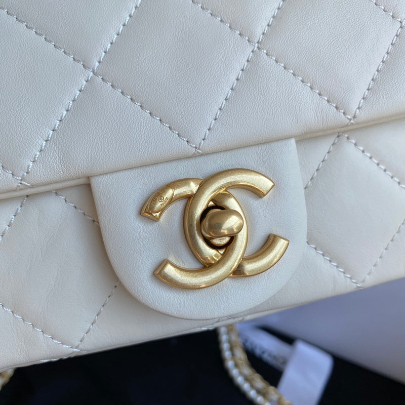 Zivas Charm Modern Minimalist Look Fashion Handbag (Elevated Daily Companion) – Lifestyle Shot