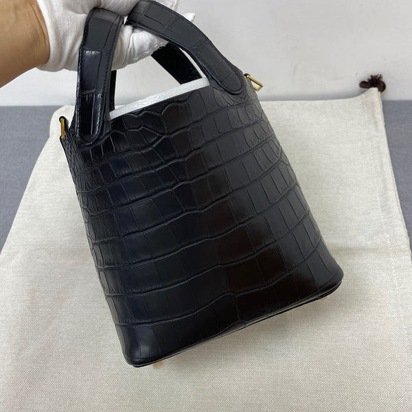 Close-up detail of balanced bag design