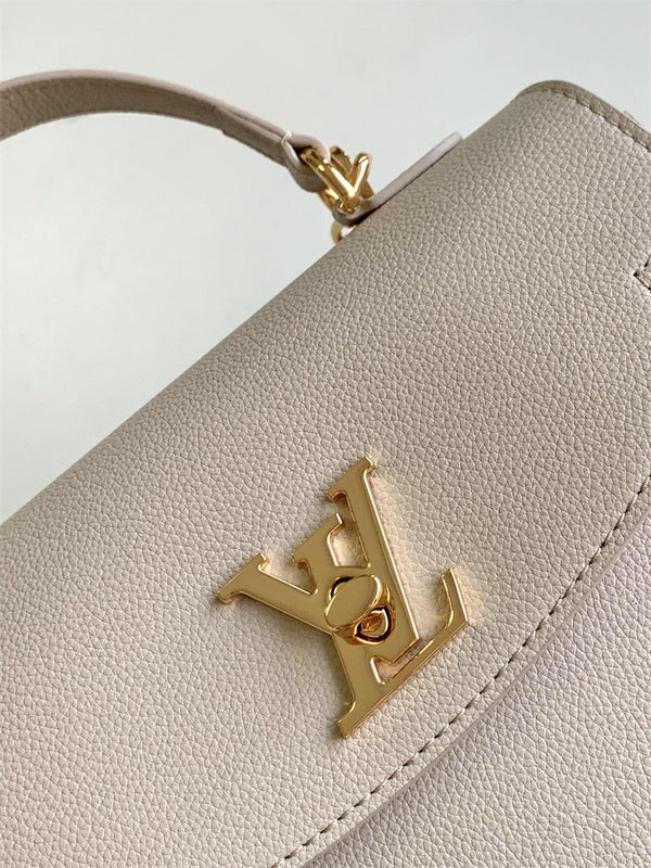  everyday shoulder bag styled with outfit