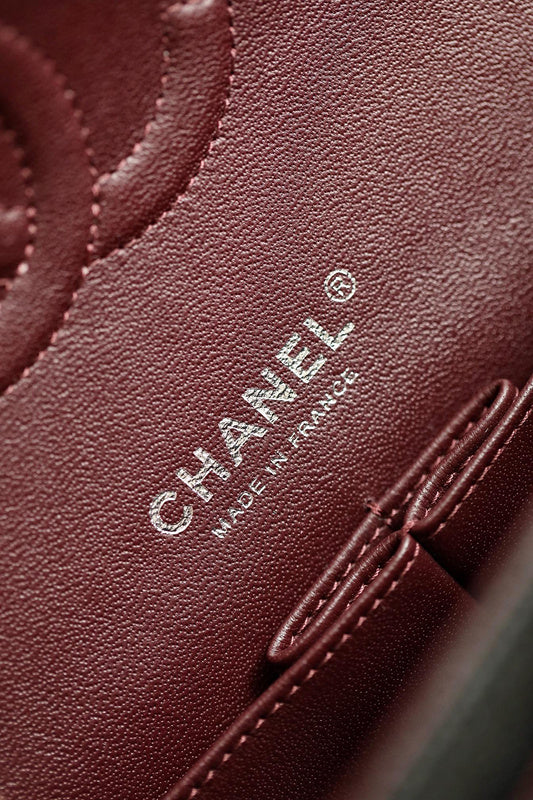 Ziva's Charm handbag – detail view (one versatile size)