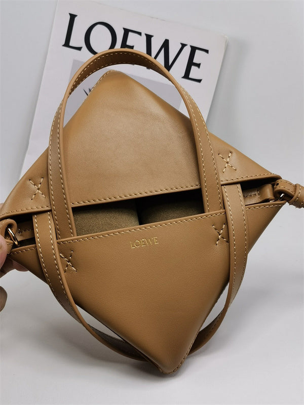 Ziva's Charm handbag – side angle view (16.5cm*9.5cm*20cm)