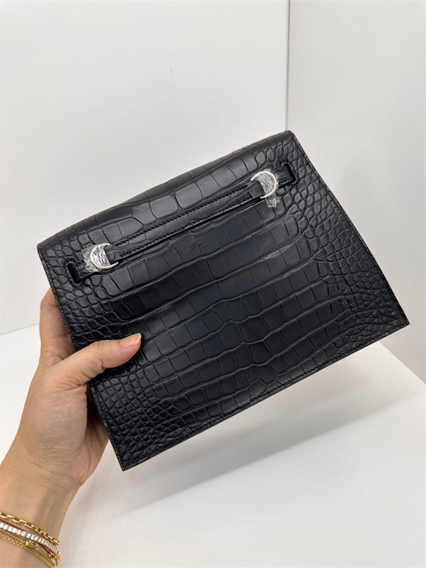  structured tote bag styled with outfit 18