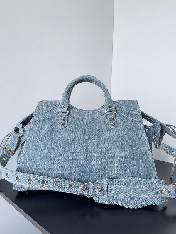 Zivas Charm Sleek Silhouette Fashion Handbag (Timeless Wardrobe Addition) – Interior View