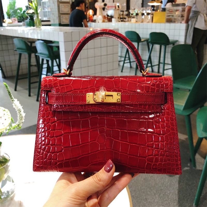  sophisticated shoulder bag styled with outfit