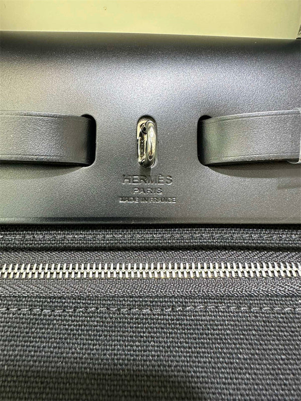 everyday bag interior and compartment view