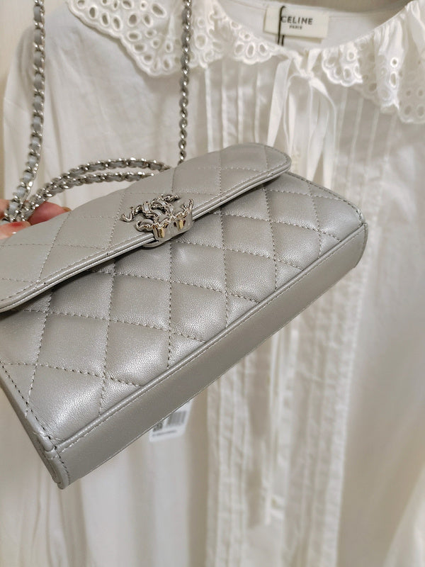  handbag, compact everyday style, image 4
