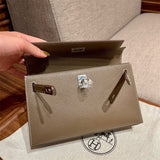  shopper bag interior and compartment view 9