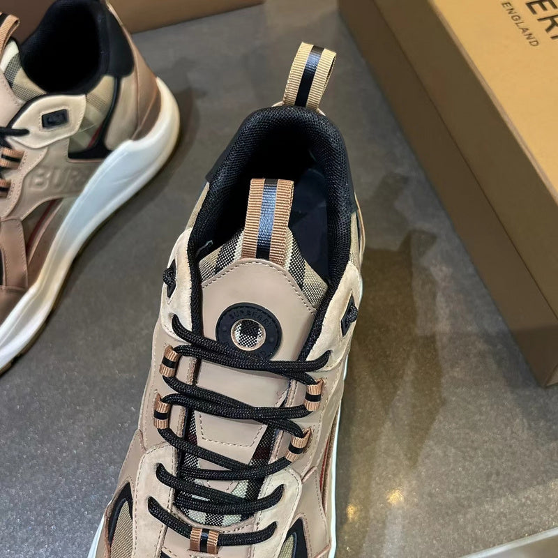 Burberry shoes Style 072 - packaging and accessories