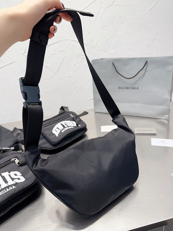 Ziva's Charm handbag – product shot (one versatile size)