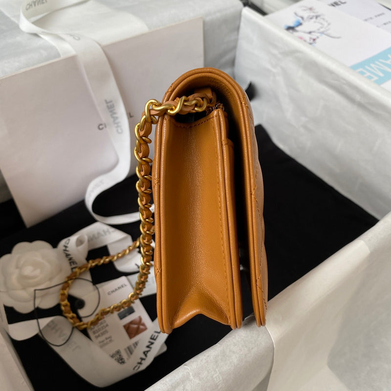 Ziva's Charm handbag – carry view (one versatile size)