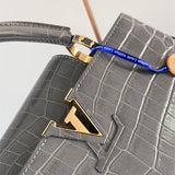  structured bag interior and compartment view 15