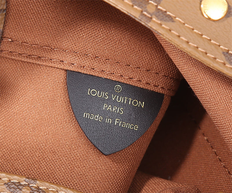  tailored everyday bag detail view showing craftsmanship 14