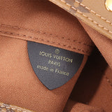  tailored everyday bag detail view showing craftsmanship 14