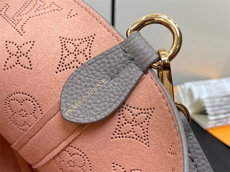  carryall bag close-up of hardware and finish 11