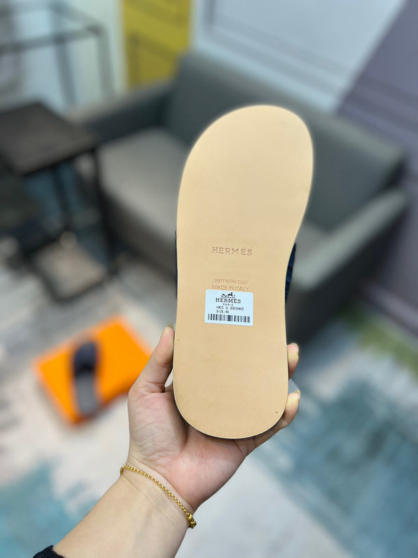 Hermès Grey Classic Ballet Flats - Detail Shot of Craftsmanship