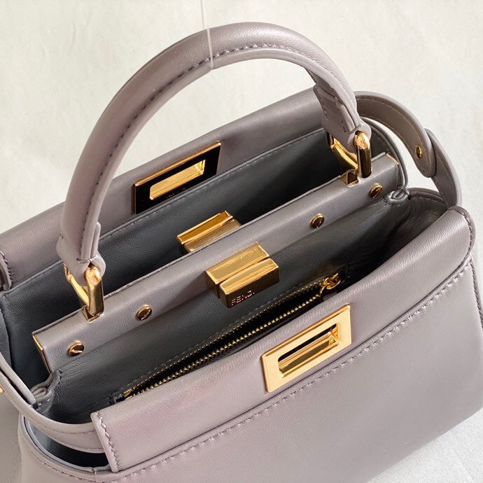 Ziva's Charm handbag – detail view (Standard Size)