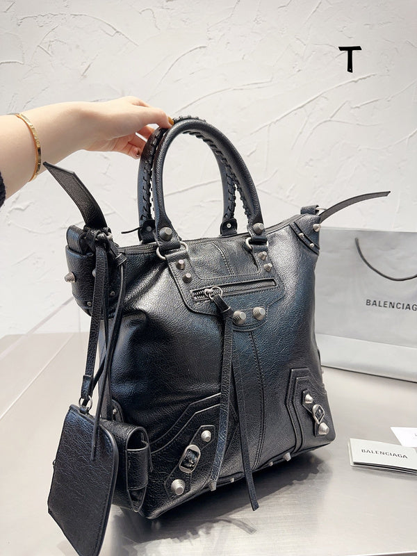Ziva's Charm handbag – front view (one versatile size)