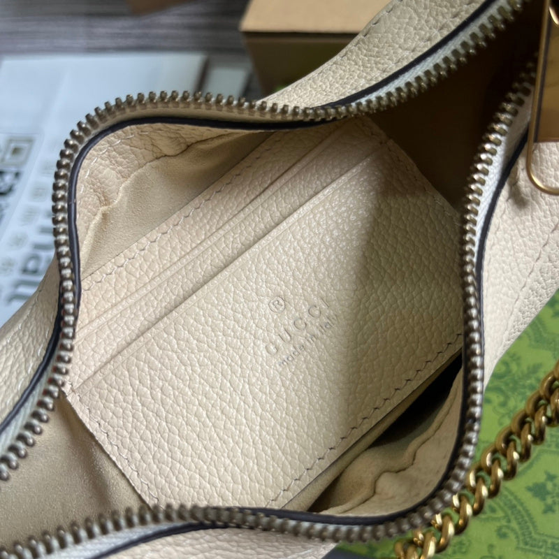 Side profile of everyday-luxe premium women's handbag – women's premium purse