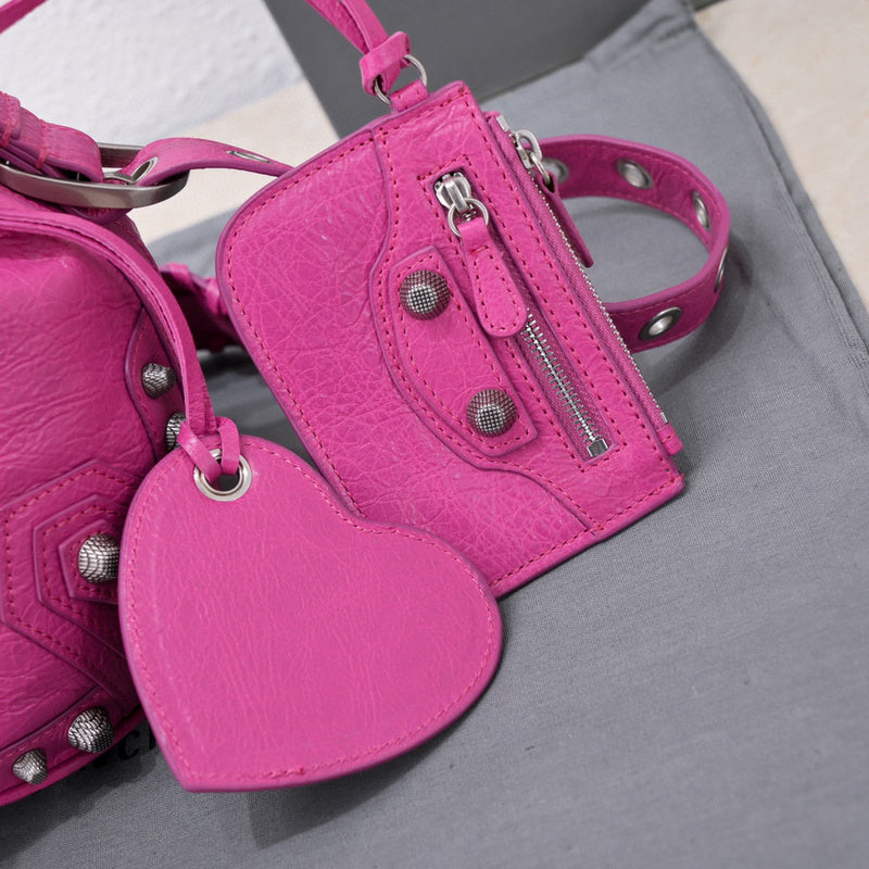 Zivas Charm Contemporary Flair Statement Handbag (Timeless Wardrobe Addition) – Detail View 5