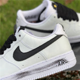 Nike Men's & Women's Luxury Fashion Trainers — Style 066 hardware detail