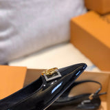 Front view of Louis Vuitton luxury piece style No.124