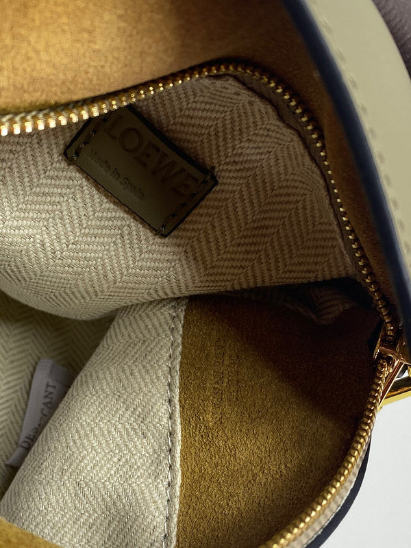 Ziva's Charm handbag – product shot (18cm*12.5cm*8cm)