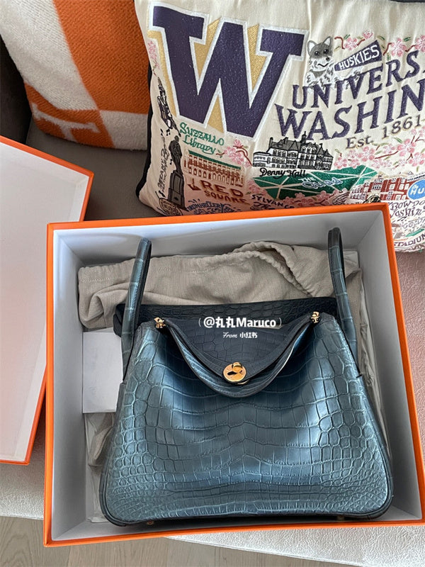  Signature everyday bag front view