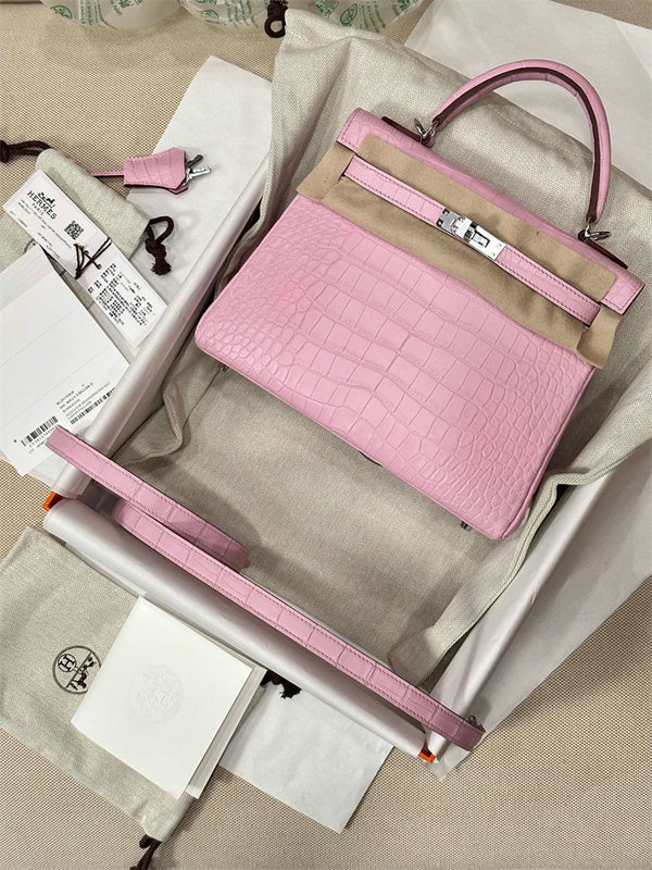  Elegant shopper bag carried on shoulder 28