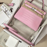  Elegant shopper bag carried on shoulder 28