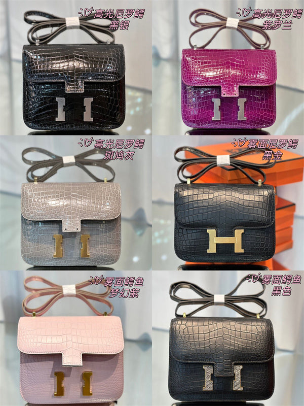  Statement structured bag carried on shoulder