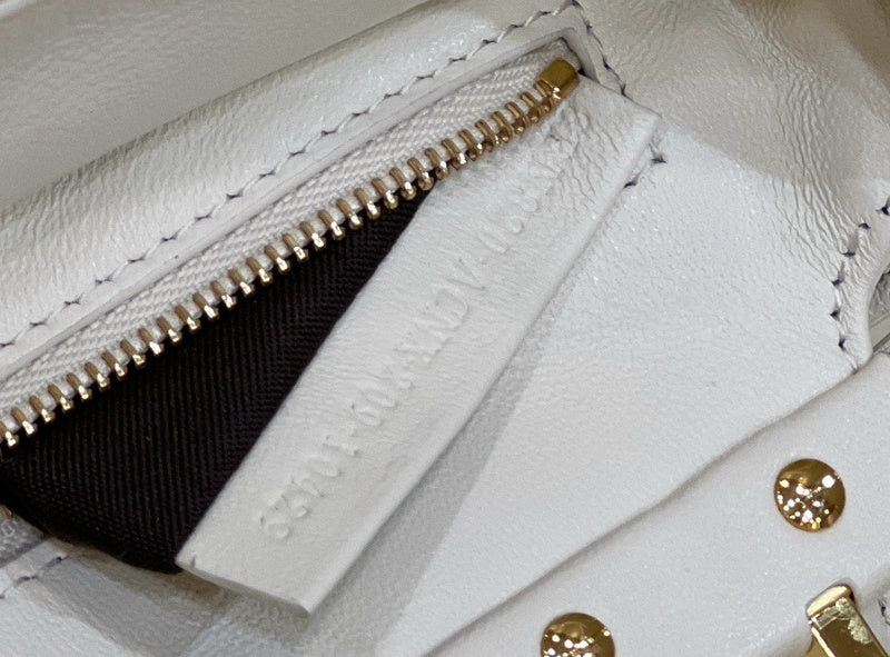 Ziva's Charm handbag – product shot (22cm*9cm*15cm)