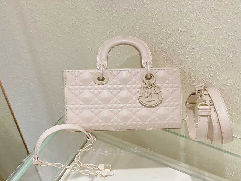 Side profile of polished modern women's handbag – women's premium purse