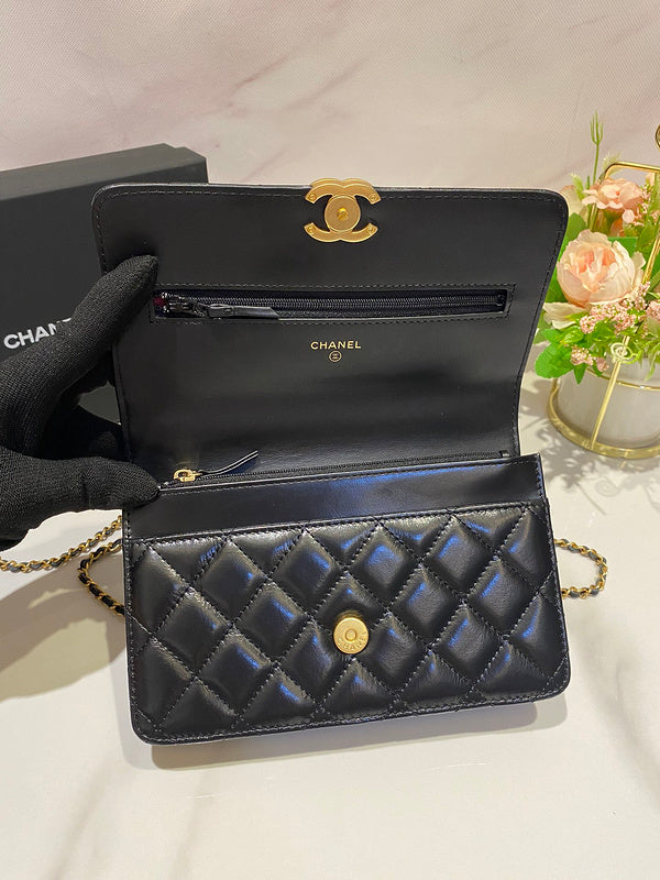 Ziva's Charm handbag – side angle view (one versatile size)