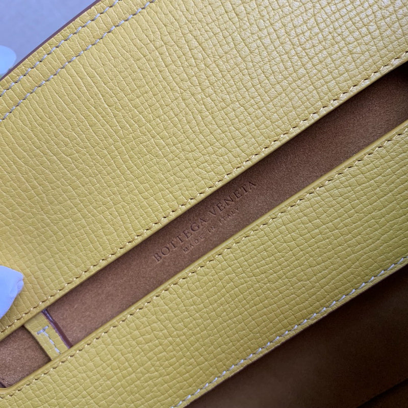 Structured Vegan Leather Handbag - Chic Everyday Appeal | Women's Designer-Inspired Purse #1754 - close-up detail shot (image 3) of designer-inspired handbag