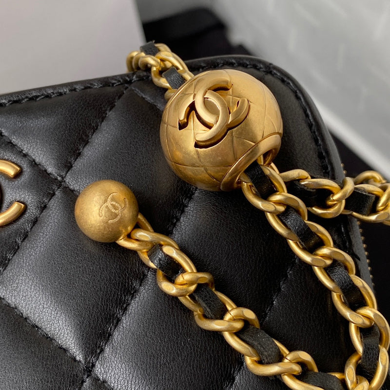  handbag, compact everyday style, image 5