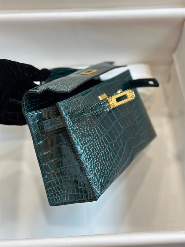  Polished carryall bag front view 31