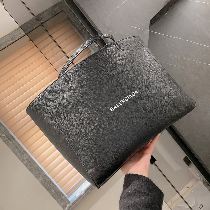 Ziva's Charm handbag – lifestyle view (one versatile size)
