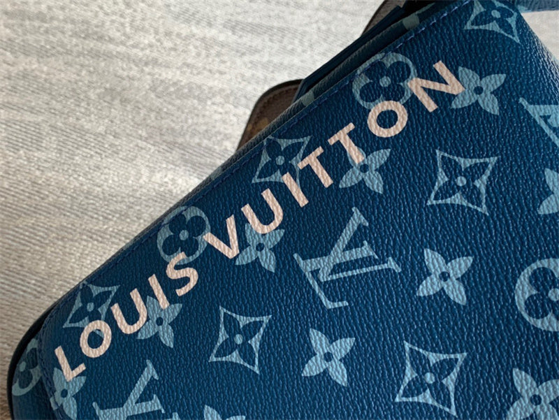  modern everyday bag styled with outfit