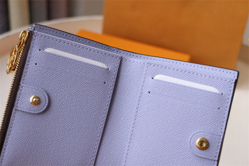  shoulder bag interior and compartment view 9