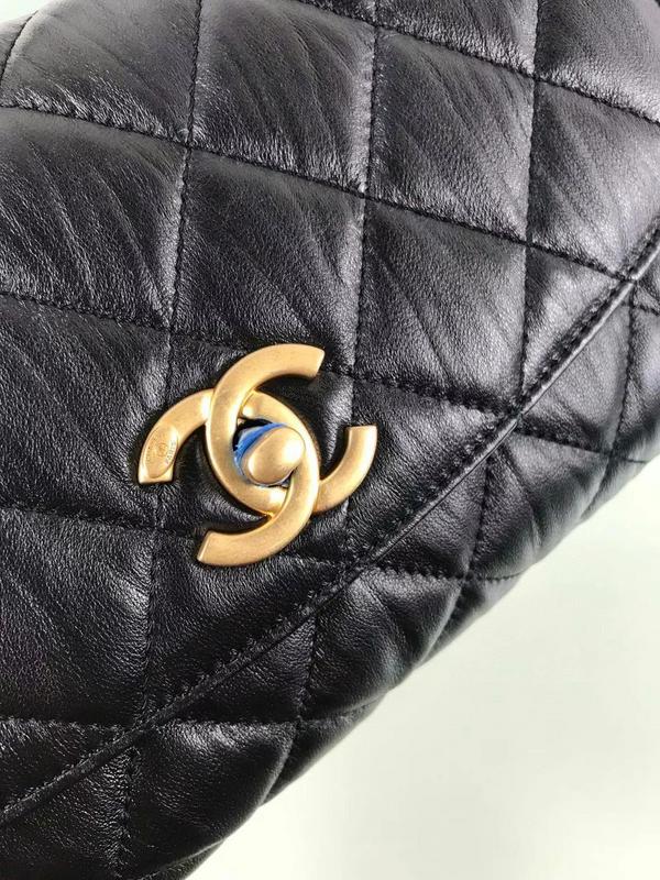Zivas Charm Timeless Appeal Fashion Handbag (Versatile Style Statement) – Close-Up Detail