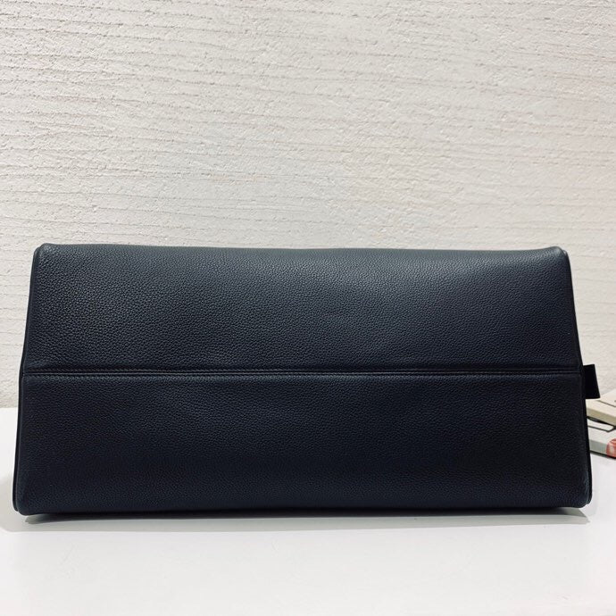 Ziva's Charm handbag – detail view (46cm*30cm*22cm)